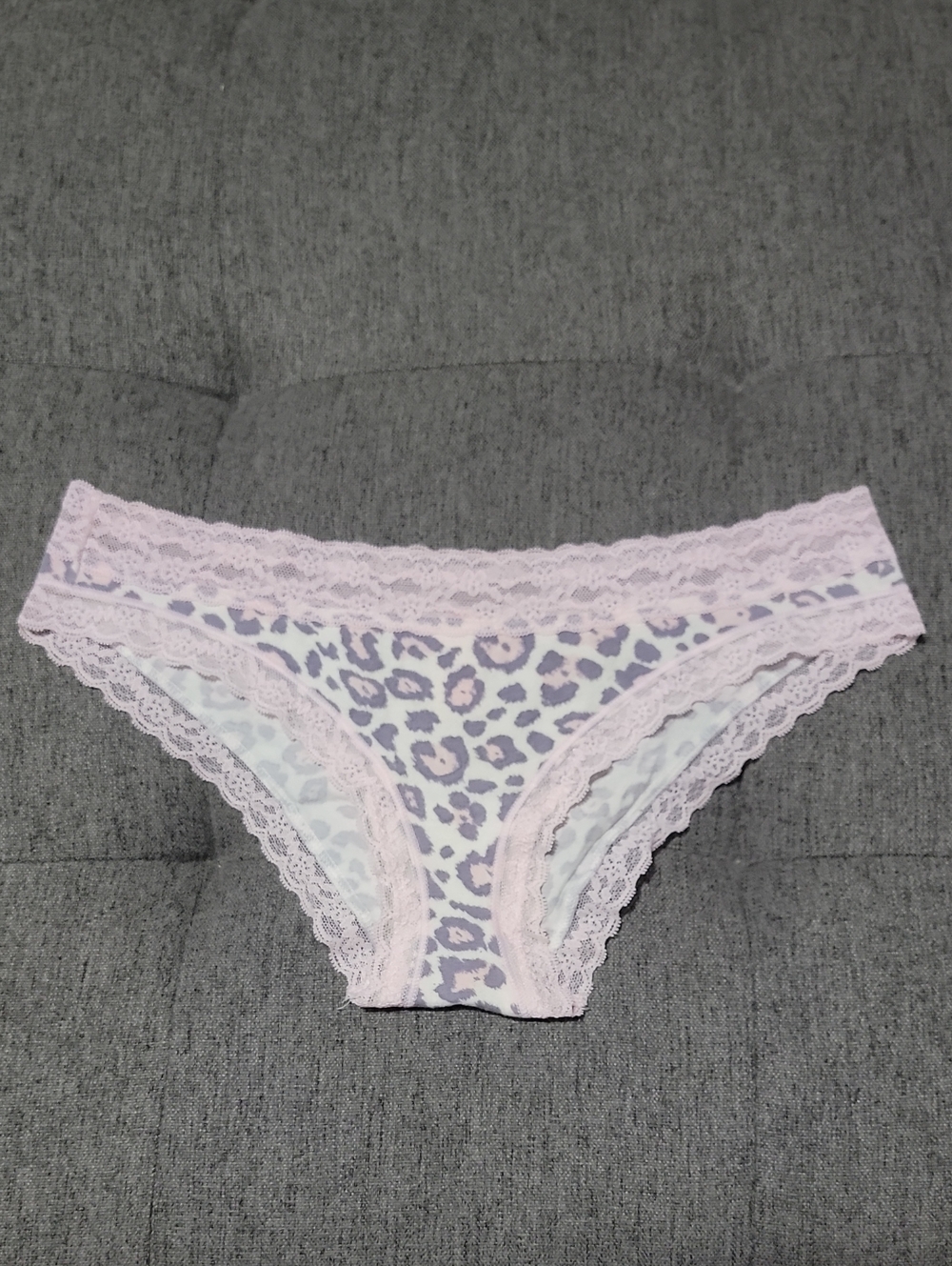 VTG 2013 Victoria’s Secret Cream Pink Leopard Lace Cotton Cheekini Panty S NWT